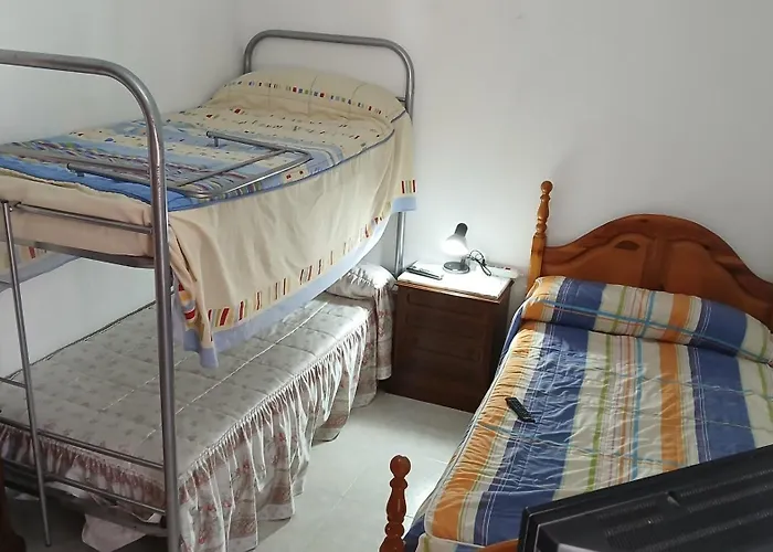 Privada Triple Con Camas Individuales Nocleg ze śniadaniem *