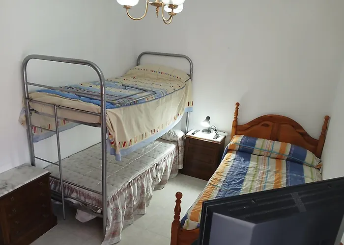 Privada Triple Con Camas Individuales Nocleg ze śniadaniem *